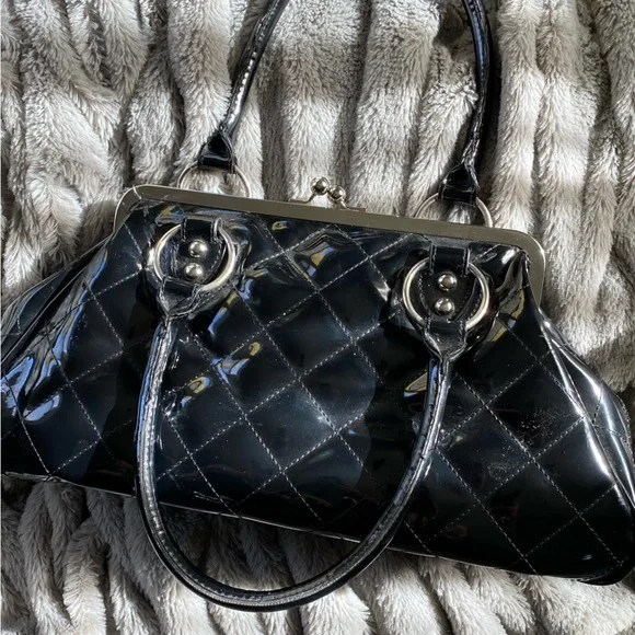 Lux de Ville Quilted Black Faux Leather Handbag. - Picture 3 of 8